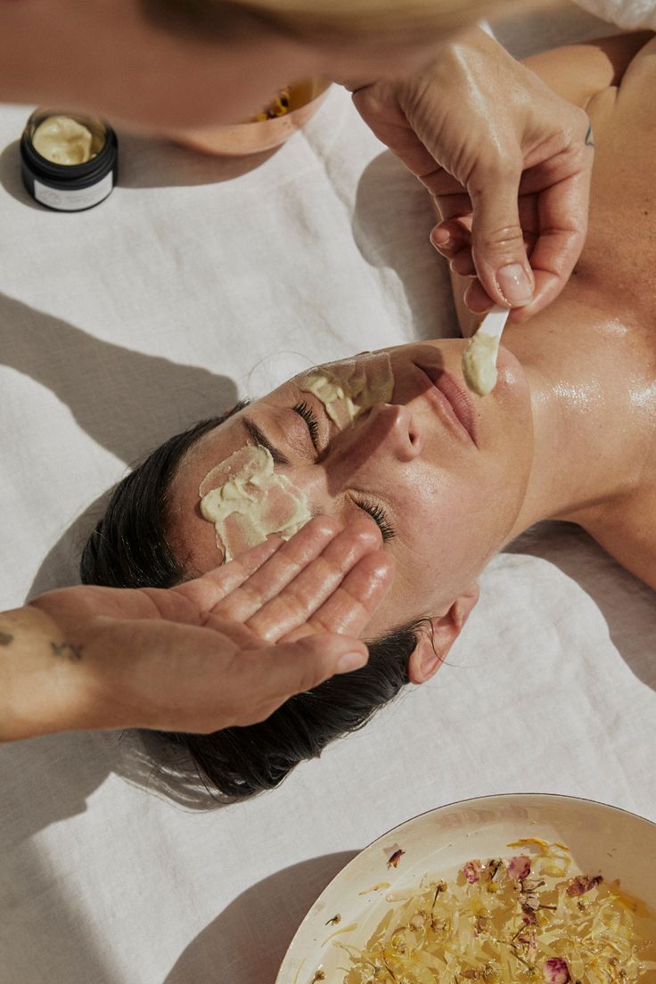 Signature Holistic Facial